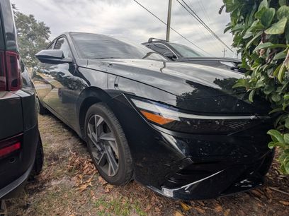 Used 2024 Hyundai Elantra SEL w/ Convenience Package