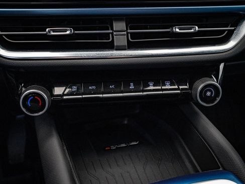 Used 2025 Chevrolet Equinox EV LT w/ Convenience Package image 34