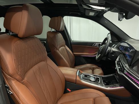 Used 2025 BMW X5 M60i w/ Executive Package image 15