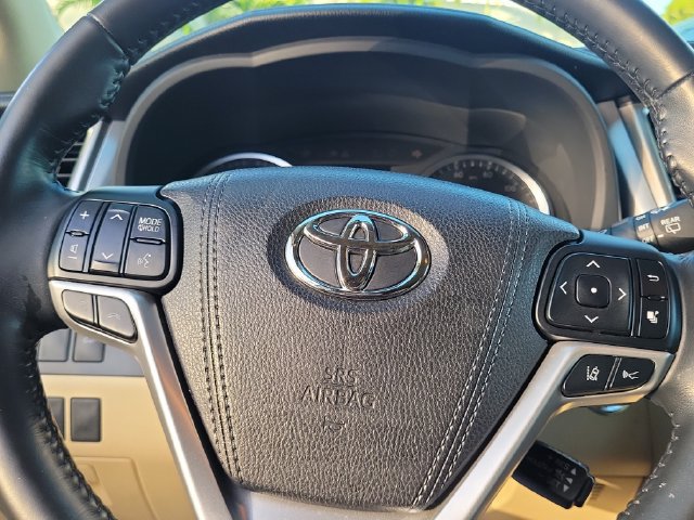 Used 2018 Toyota Highlander XLE FWD image 18