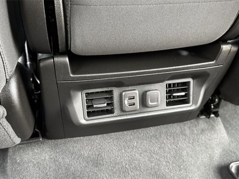 Used 2021 Chevrolet Silverado 1500 LT image 38