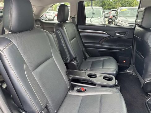 Used 2016 Toyota Highlander Limited Platinum FWD image 9