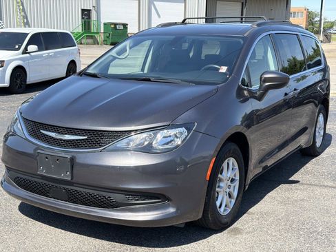 Used 2021 Chrysler Voyager Lxi FWD image 2