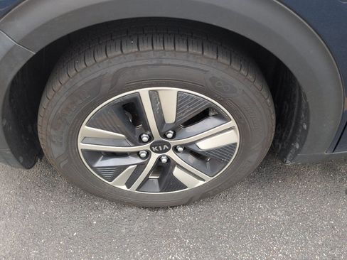 Used 2021 Kia Niro LXS FWD image 9