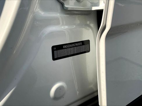 Used 2025 Kia Soul LX w/ LX Technology Package FWD image 33