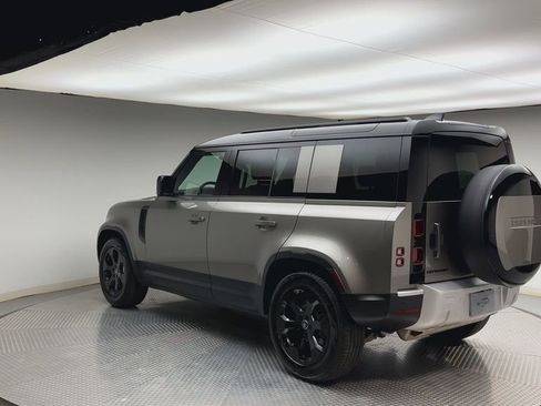 Used 2025 Land Rover Defender 110 S AWD/4WD image 4