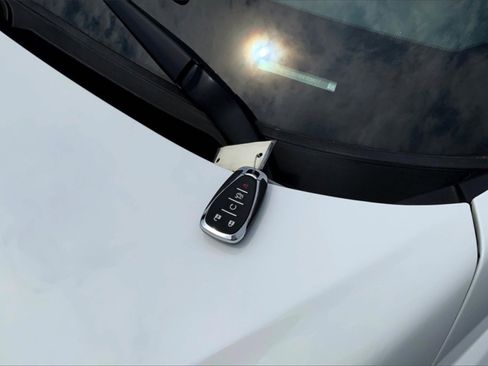 Used 2022 Chevrolet Malibu LT FWD image 14