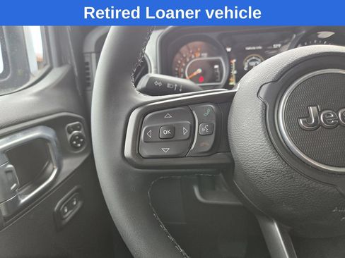Used 2025 Jeep Gladiator Sport AWD/4WD image 14