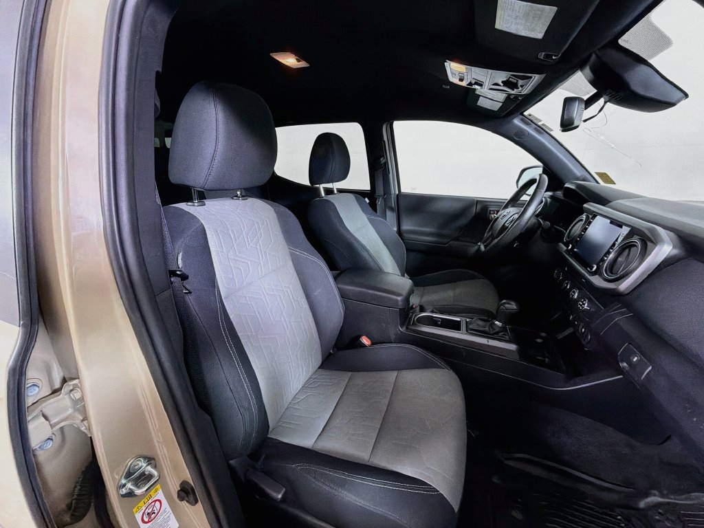 Used 2020 Toyota Tacoma TRD Off-Road w/ Technology Package AWD/4WD image 23