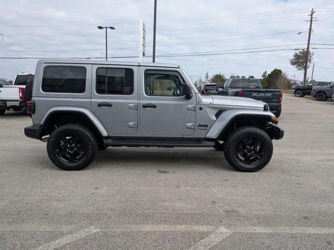 Used 2021 Jeep Wrangler Unlimited Sahara image 3
