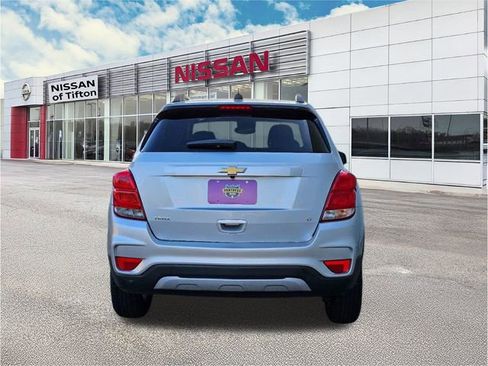 Used 2020 Chevrolet Trax LT w/ LT Convenience Package image 6