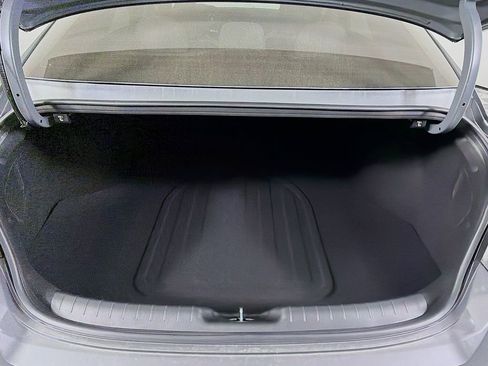 New 2025 Hyundai Elantra Limited image 29