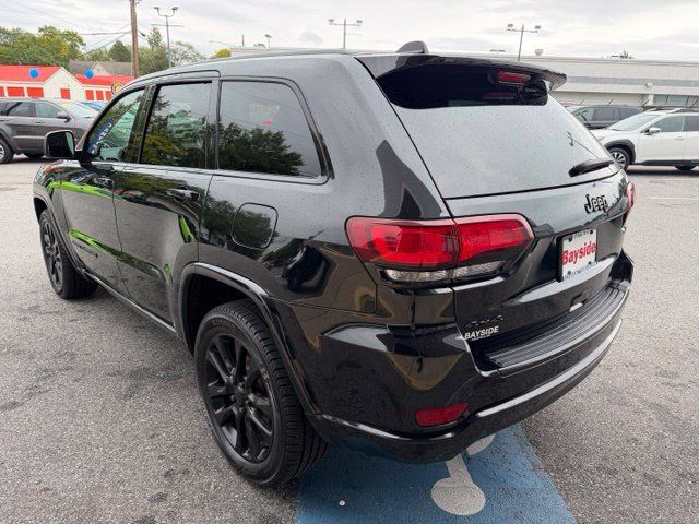 Used 2018 Jeep Grand Cherokee Altitude AWD/4WD image 32