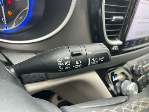 Used 2024 Chrysler Pacifica Touring-L image 24