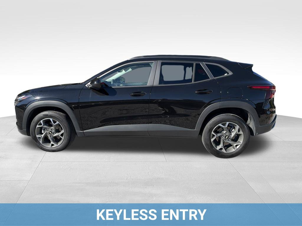 Used 2025 Chevrolet Trax LT FWD image 3