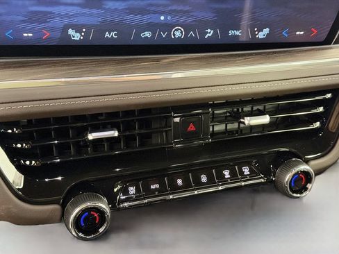 New 2026 Chevrolet Suburban LT w/ Comfort Package AWD/4WD image 15