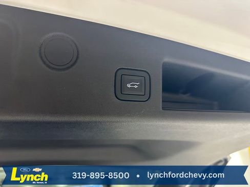 Used 2018 Chevrolet Equinox Premier image 22