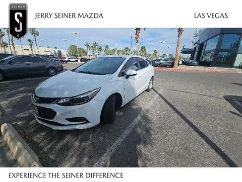 Used 2016 Chevrolet Cruze LT FWD image 1