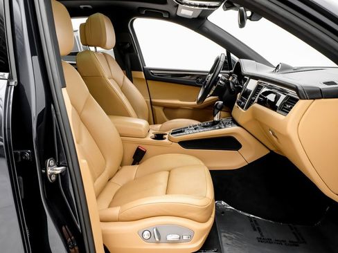 Used 2018 Porsche Macan image 32