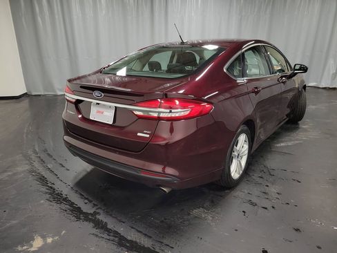 Used 2018 Ford Fusion SE w/ Fusion SE Technology Package image 8