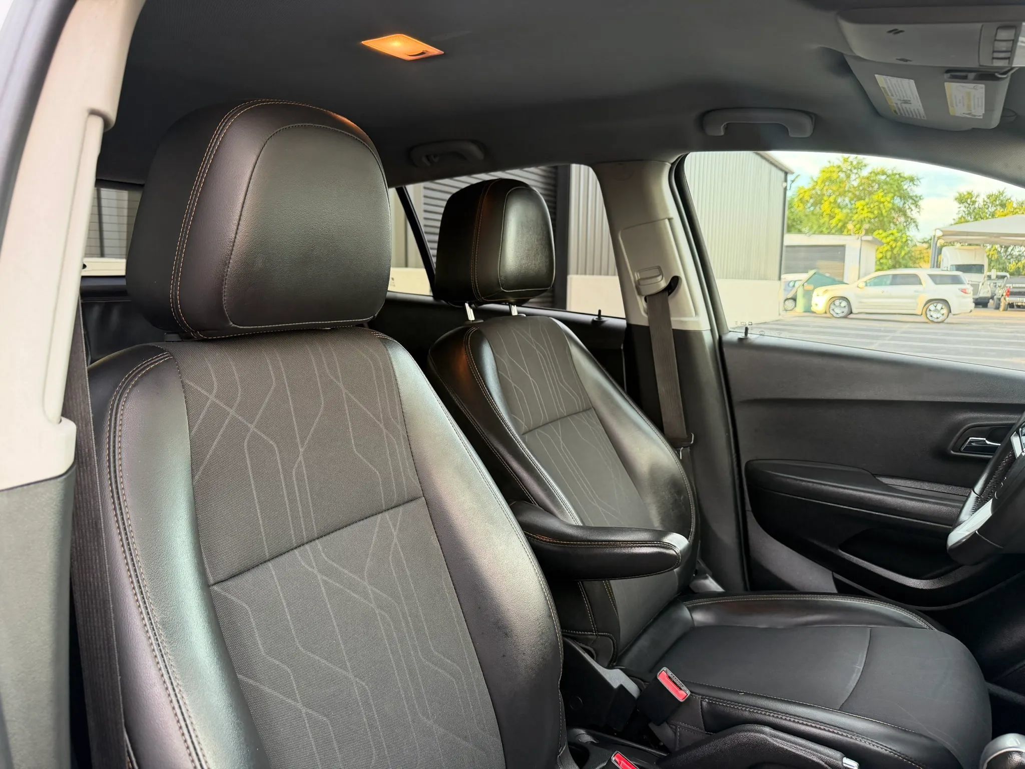 Used 2019 Chevrolet Trax LT w/ LT Convenience Package FWD image 31