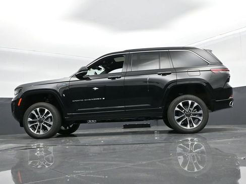 Used 2024 Jeep Grand Cherokee Overland w/ Advanced Protech Group III AWD/4WD image 45