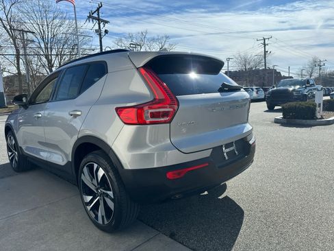 Used 2023 Volvo XC40 B5 Plus w/ Climate Package image 9