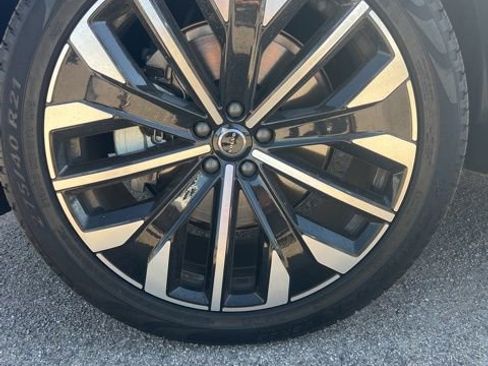 New 2026 Volvo XC90 B6 Ultra w/ Protection Package image 34