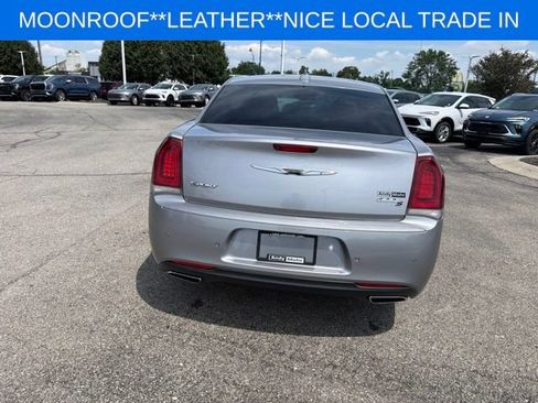 Used 2018 Chrysler 300 S w/ 300S Premium Group RWD image 10