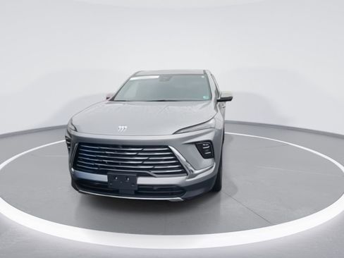 Used 2025 Buick Enclave Preferred image 3