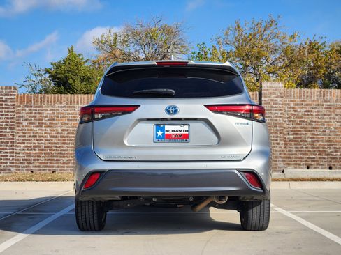 Used 2021 Toyota Highlander Limited image 7