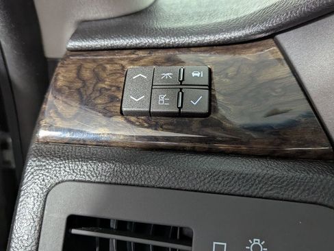 Used 2008 Cadillac DTS w/ Sun And Navigation Package image 28