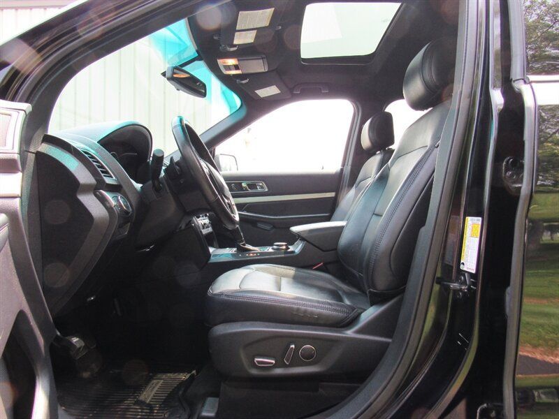 Used 2016 Ford Explorer XLT w/ Equipment Group 202A AWD/4WD image 3