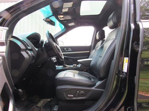 Used 2016 Ford Explorer XLT w/ Equipment Group 202A AWD/4WD image 3