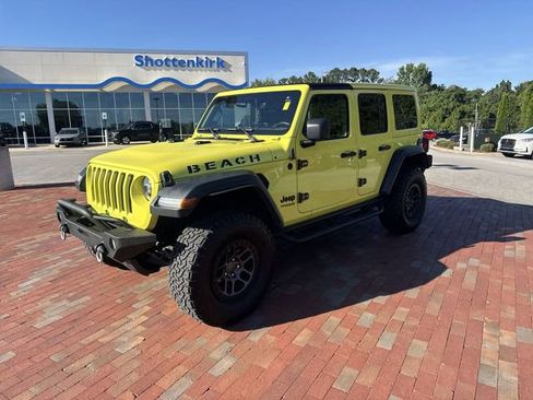 Used 2022 Jeep Wrangler Unlimited Sport w/ Xtreme Recon 35" Tire Package AWD/4WD image 12