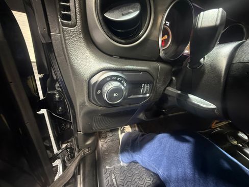 Used 2023 Jeep Wrangler Sport S image 12