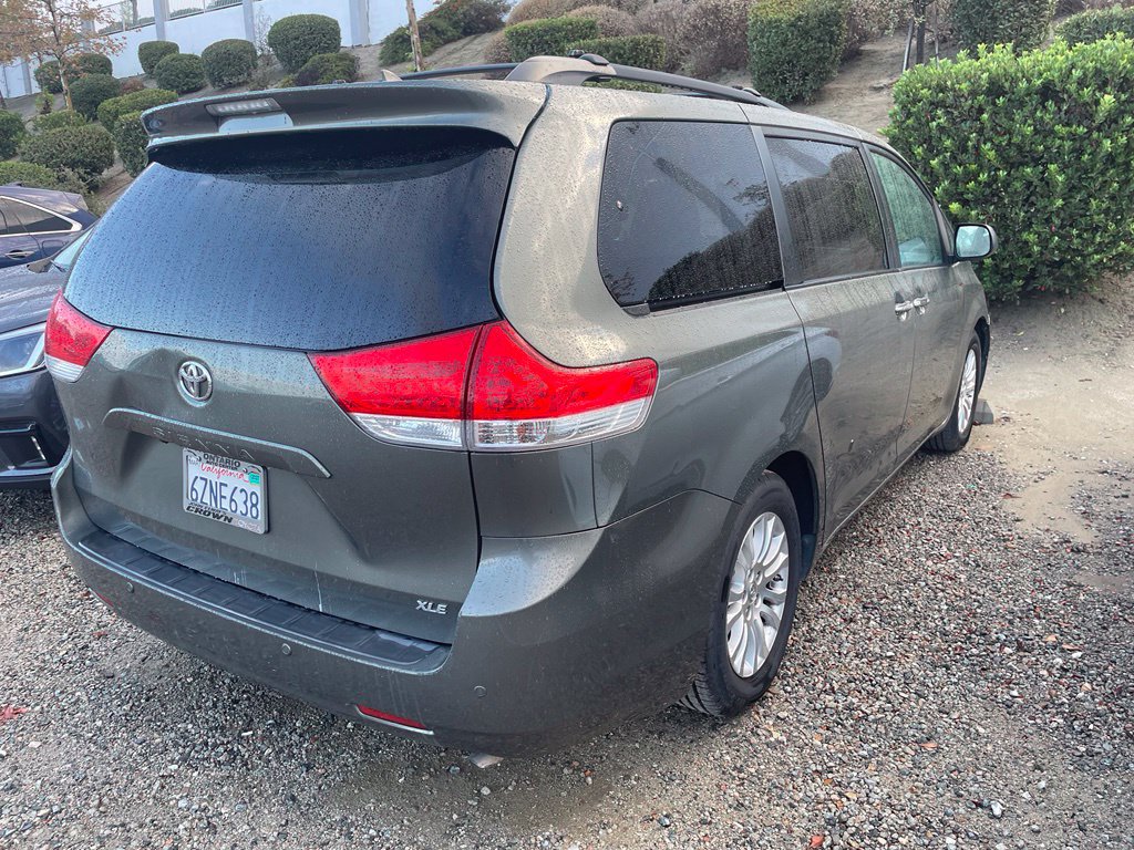 Used 2013 Toyota Sienna XLE w/ Premium Pkg FWD image 7