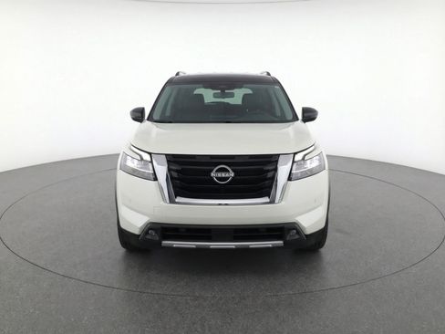 Used 2025 Nissan Kicks SV image 2