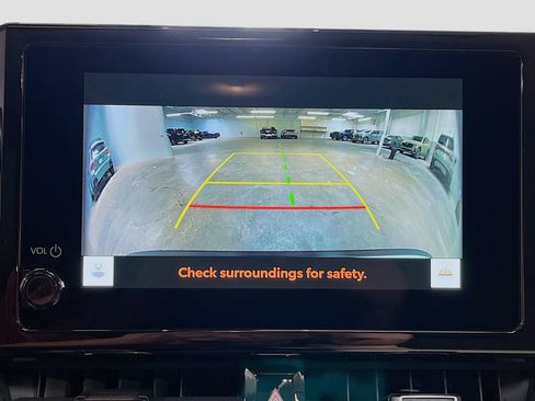 Used 2023 Toyota Corolla Cross XLE w/ Convenience Package AWD/4WD image 14