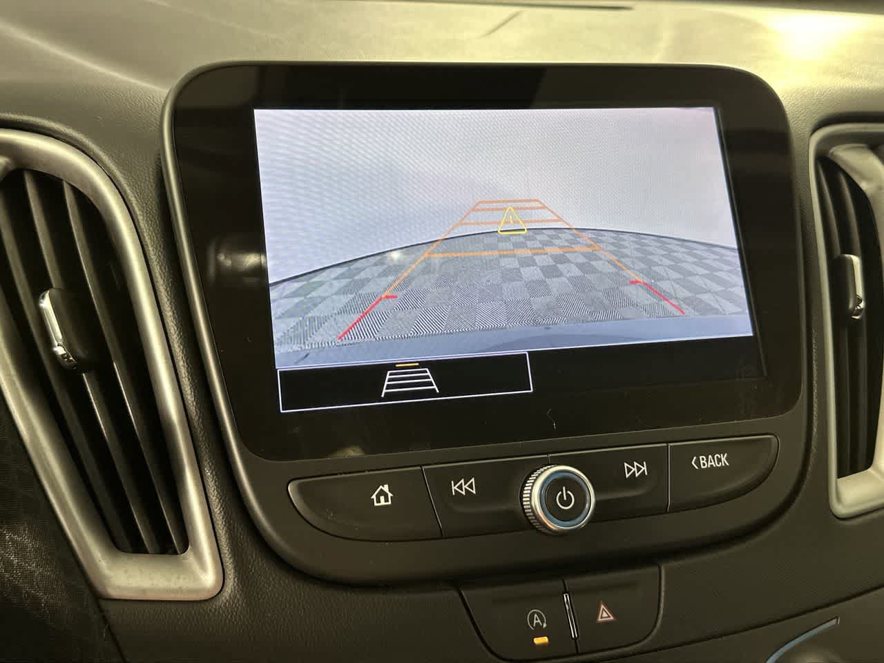 Used 2025 Chevrolet Malibu LT FWD image 17