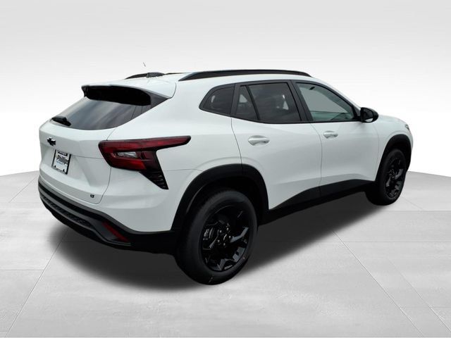 New 2026 Chevrolet Trax LT w/ Midnight Edition FWD image 3