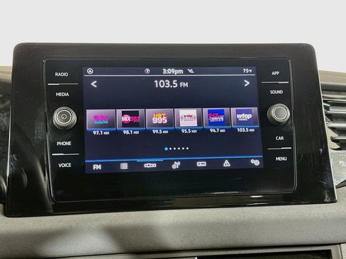 Used 2025 Volkswagen Jetta SE FWD image 21