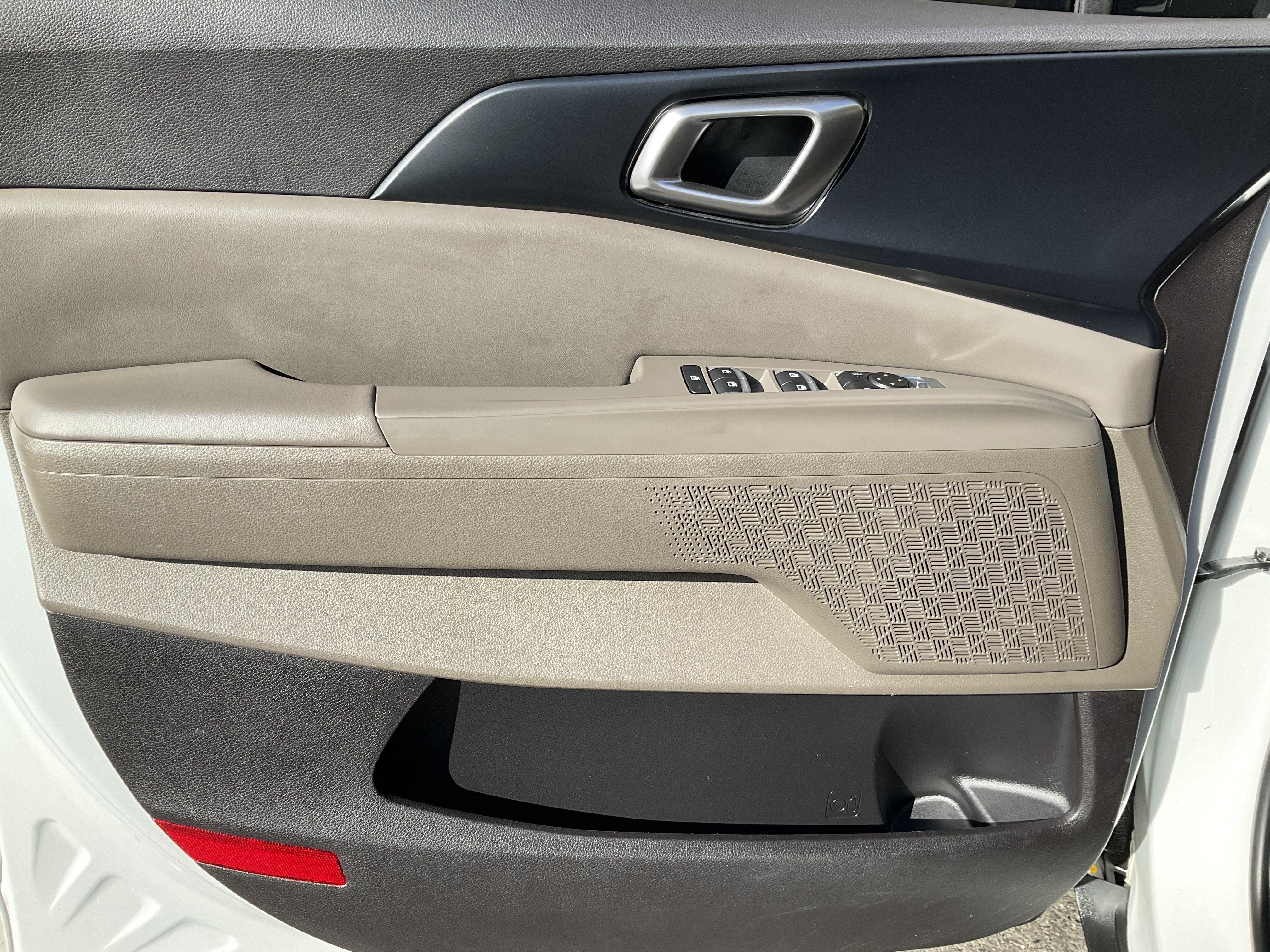 Used 2026 Kia Carnival LXS FWD image 28