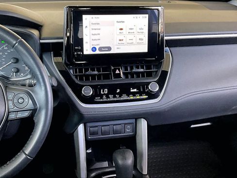 Used 2024 Toyota Corolla Cross SE image 6