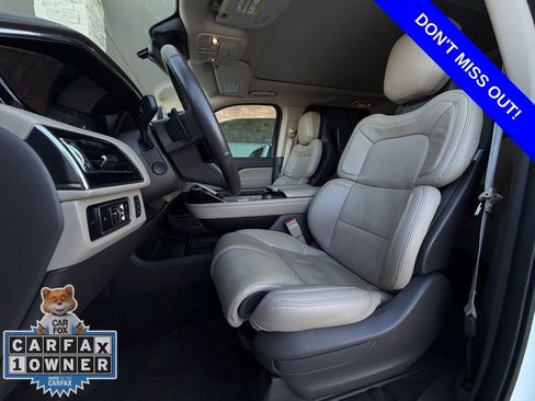 Used 2023 Lincoln Navigator Reserve image 2