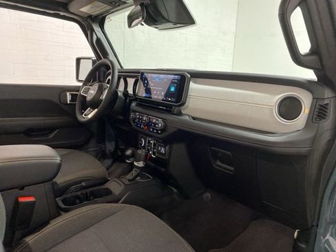 Used 2025 Jeep Wrangler Unlimited Sahara w/ Safety Group AWD/4WD image 81