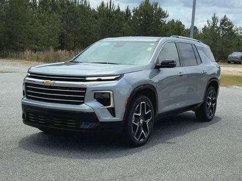Used 2025 Chevrolet Traverse High Country w/ LPO, Floor Liner Package FWD image 4