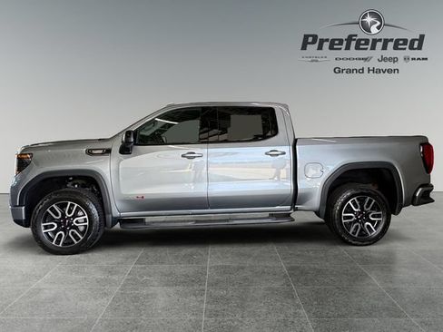 Used 2024 GMC Sierra 1500 AT4 w/ Technology Package AWD/4WD image 11