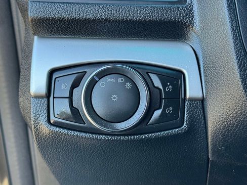 Used 2016 Ford Explorer XLT w/ Equipment Group 202A AWD/4WD image 18