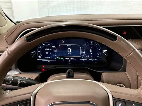 Used 2024 GMC Yukon Denali w/ Advanced Technology Package image 30